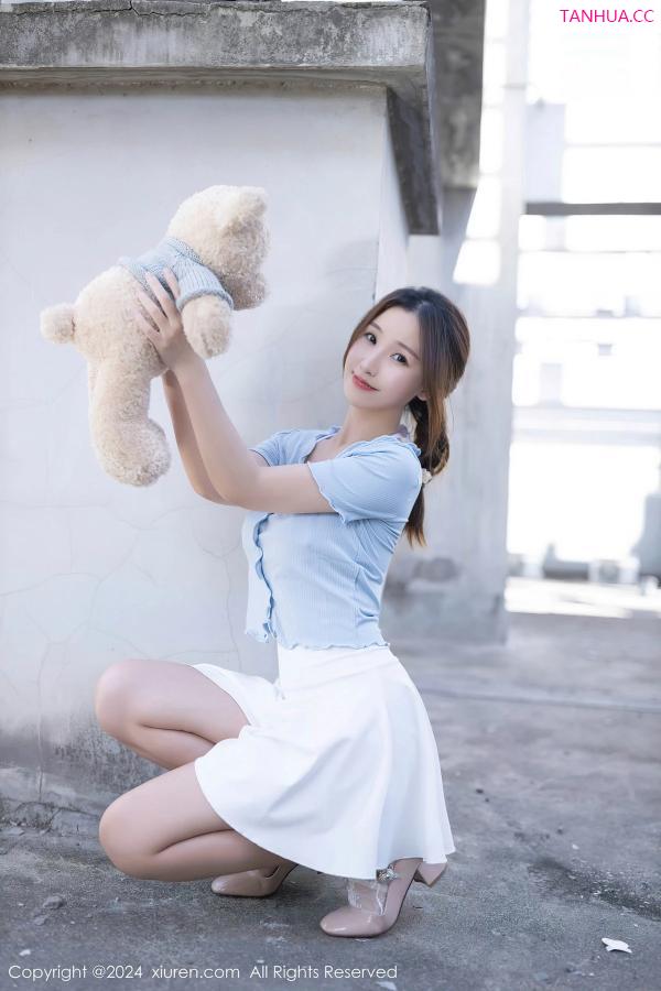   [XiuRen]高清写真图 2024.04.10 No.8369 杏子Yada 短裙美腿第4张图片